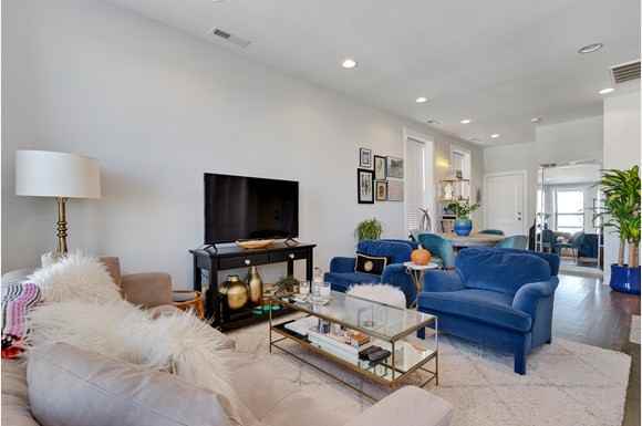 2354 N Elston - Photo 2 of 19