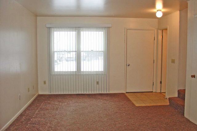 1433 Wyoming Ave - Photo 2 of 7