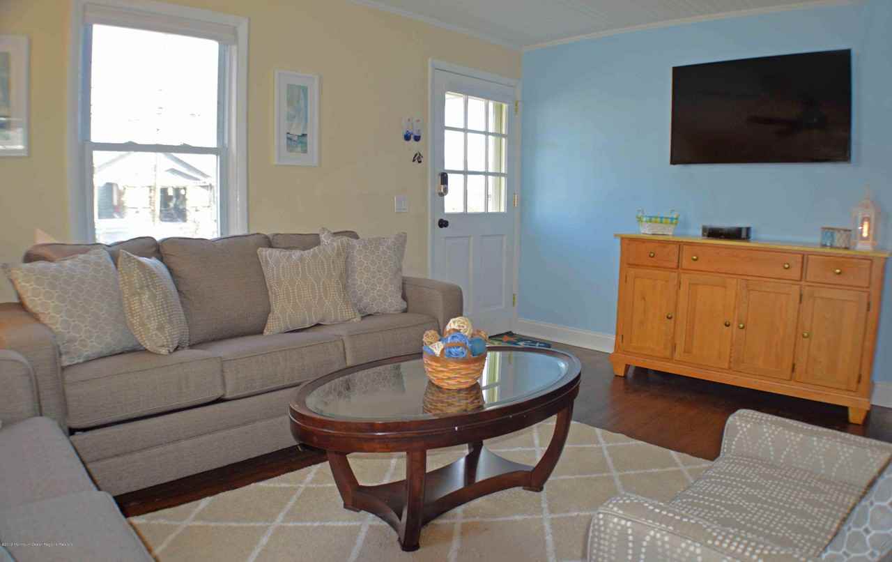 405 16th Ave - Photo 3 of 15