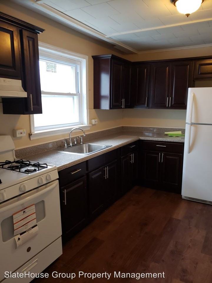 1003 W 4th St - Photo 2 of 9