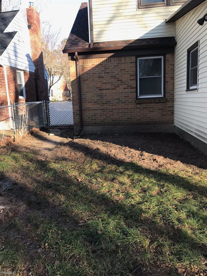 2545 Brooklyn Ave SE - Photo 3 of 35