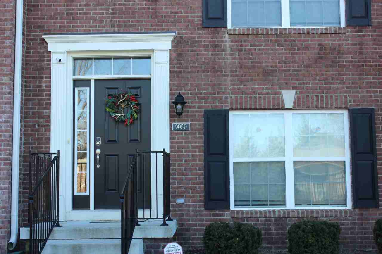 9050 Mercer Dr - Photo 3 of 26