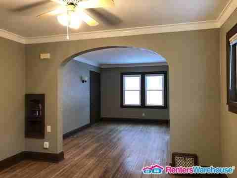 1103 8th Ave SE - Photo 2 of 16