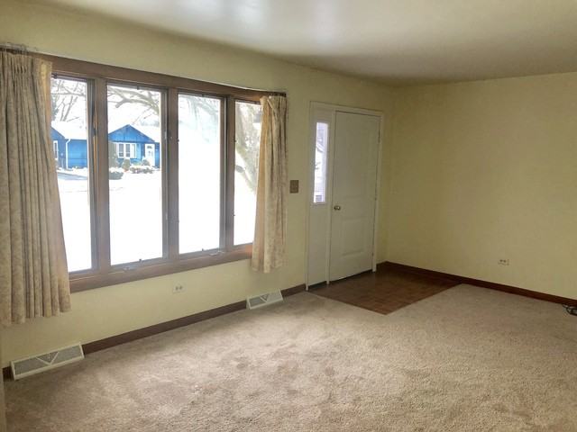 918 Shields Ave - Photo 2 of 3