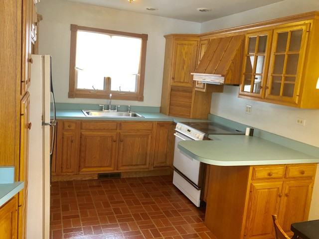 918 Shields Ave - Photo 3 of 3