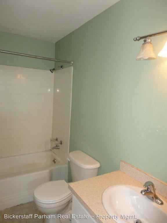 506 Twentieth St - Photo 3 of 7