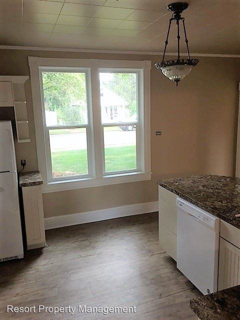 517 Park Dr - Photo 3 of 28