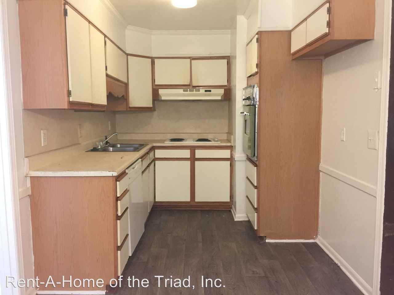 2507 Fernbrook Rd - Photo 3 of 10