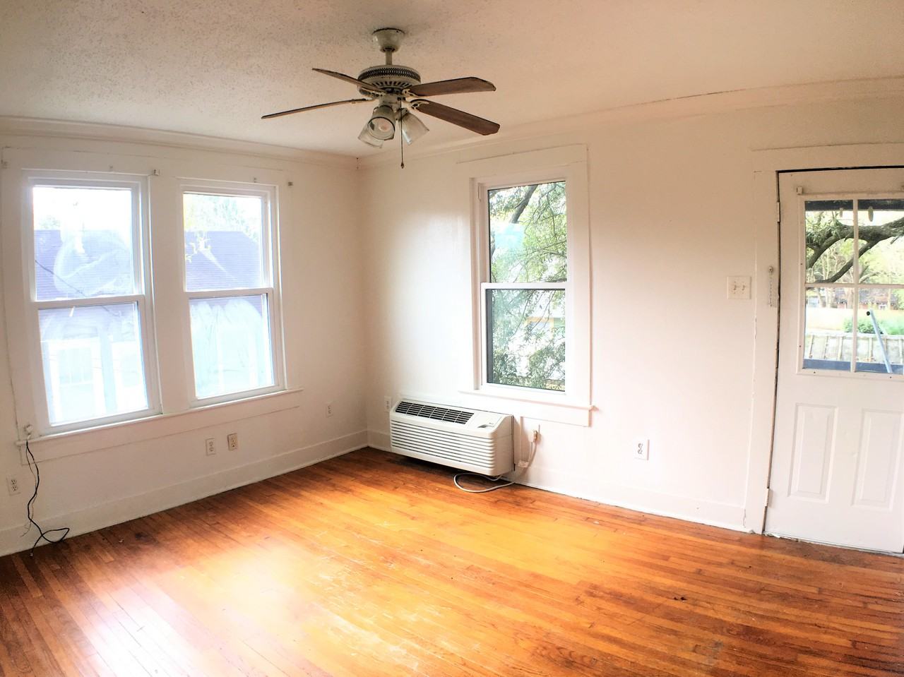 160 Chatsworth St - Photo 3 of 5