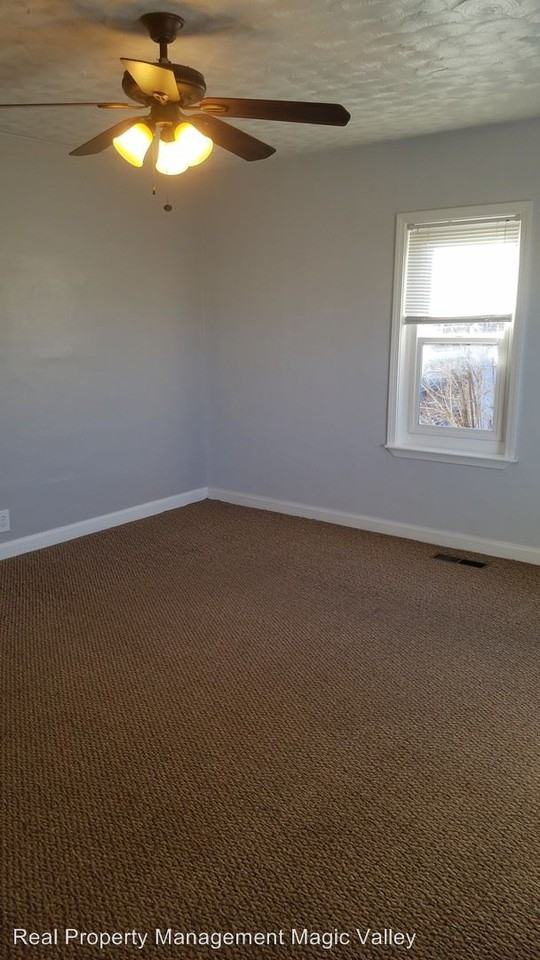 223 Center St E - Photo 2 of 7