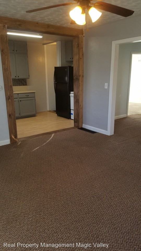 223 Center St E - Photo 3 of 7