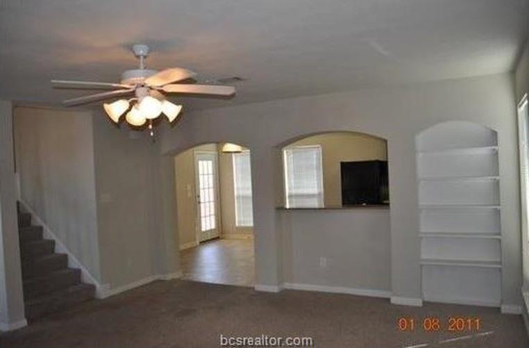 2909 Mclaren Drive - Photo 2 of 9