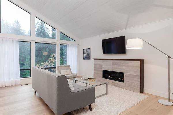 1050 Riverside Drive - Photo 2 of 20