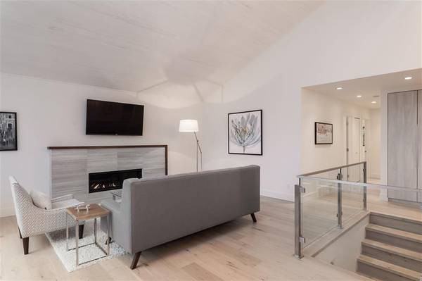 1050 Riverside Drive - Photo 3 of 20