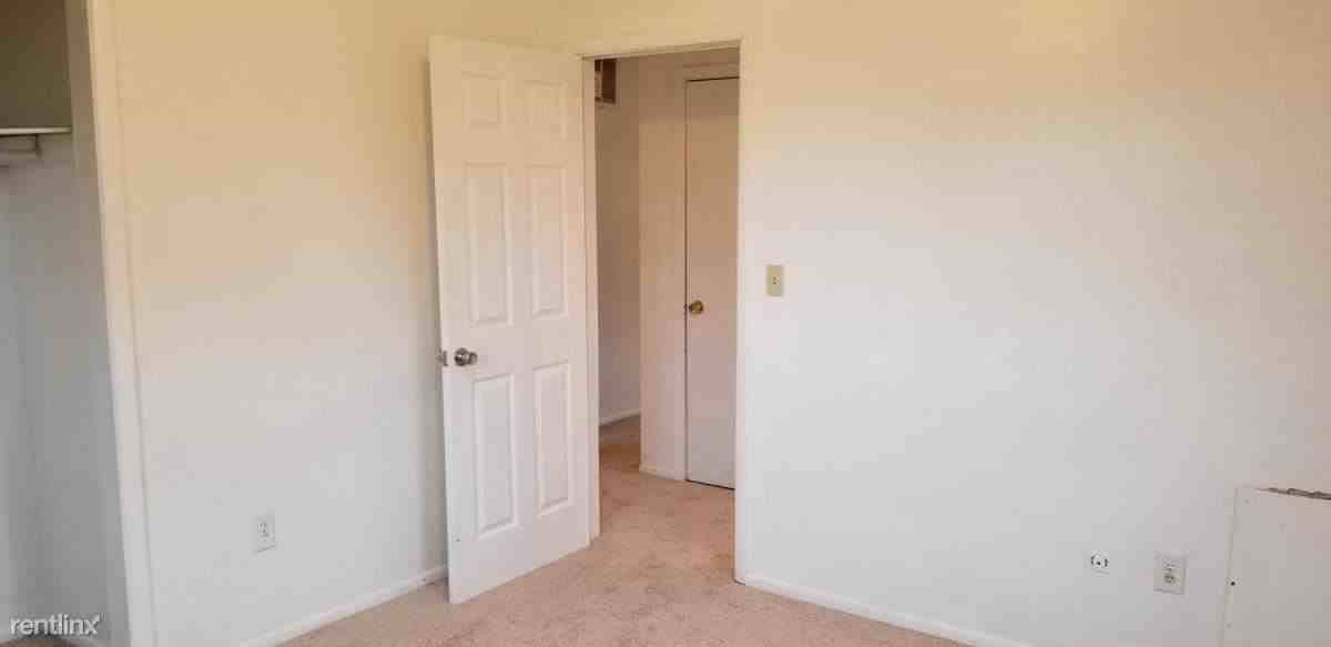 502 Arctic St - Photo 2 of 4