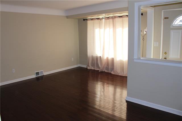 24602 Woodcroft Dr - Photo 3 of 12