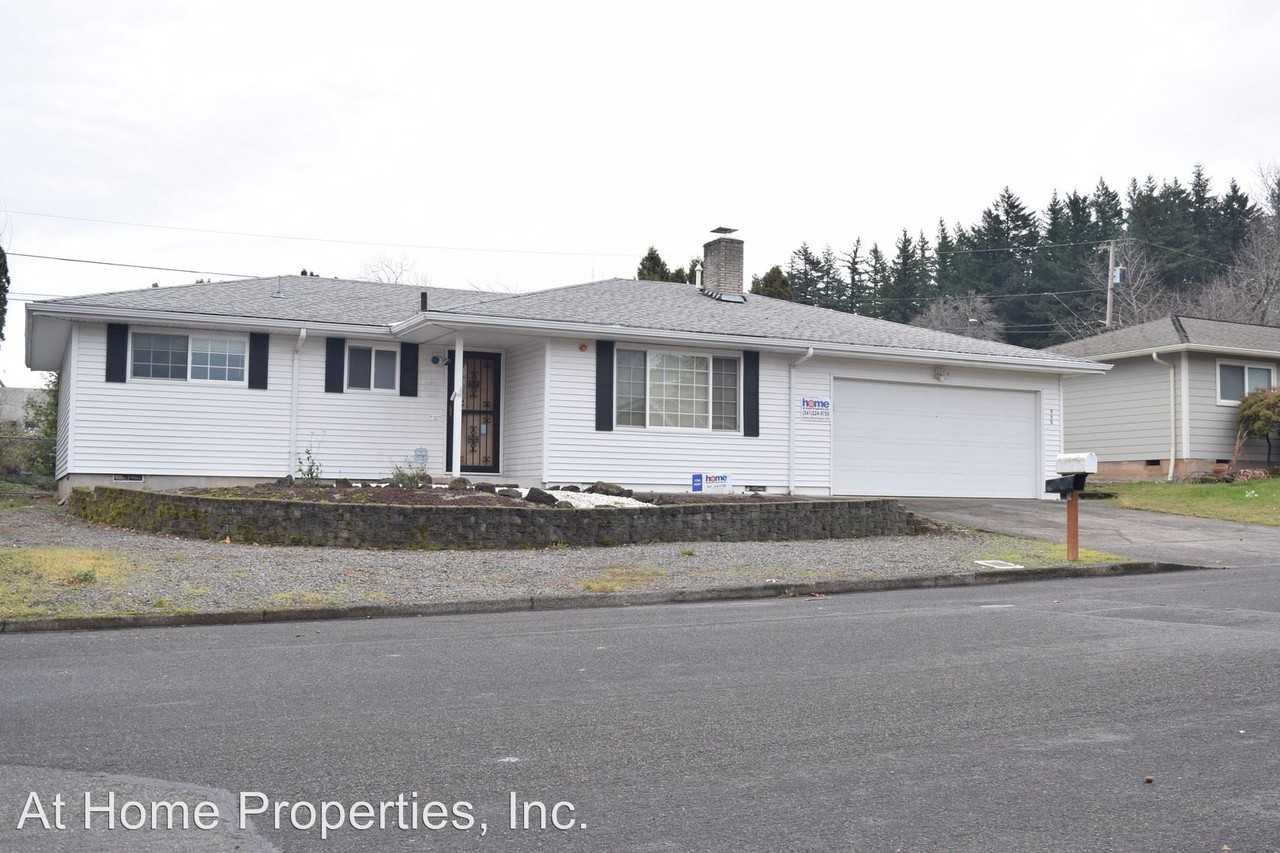 920 SE 214th Ave - Photo 2 of 23