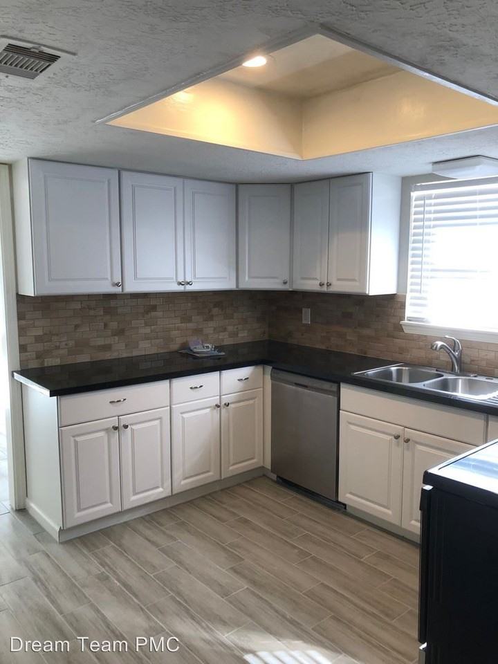 11735 Fawnview Dr - Photo 2 of 16