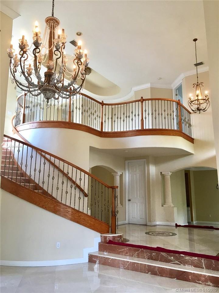 18662 Southwest 17th Court - Photo 3 of 10