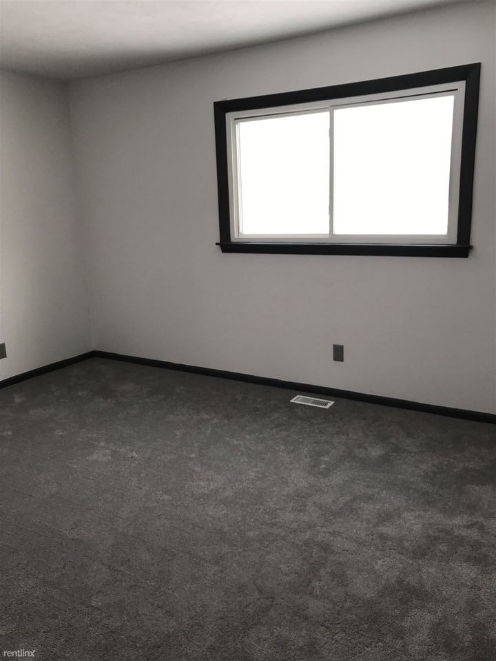 14280 Peckham Rd - Photo 3 of 17