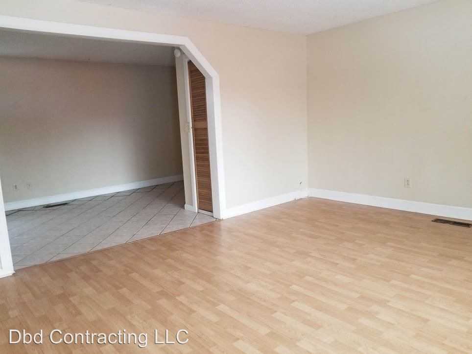 216 W Belmont Dr - Photo 2 of 7