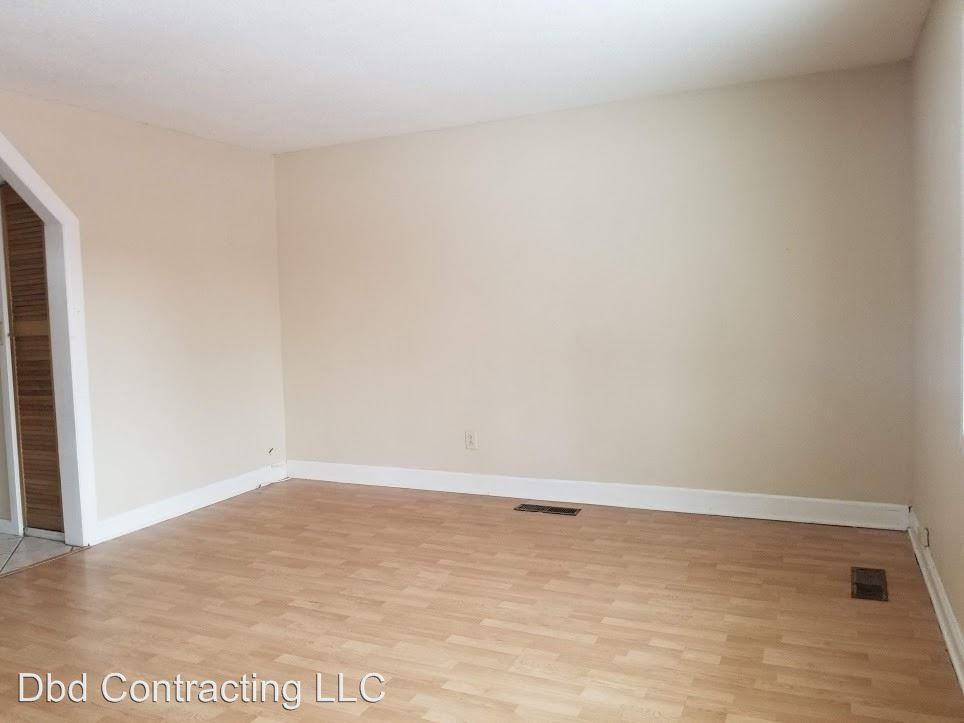 216 W Belmont Dr - Photo 3 of 7