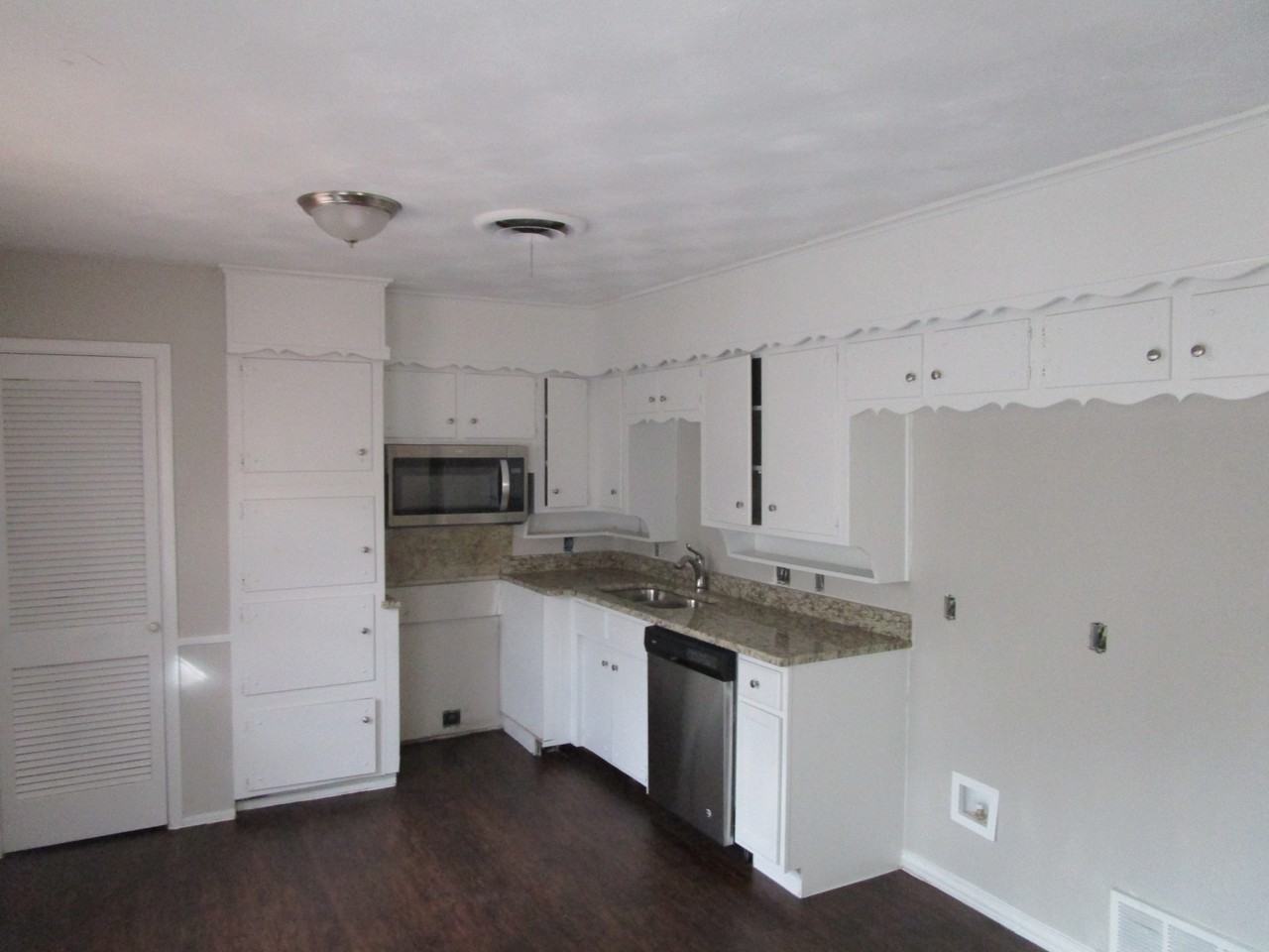 4725 Leonard St - Photo 3 of 9