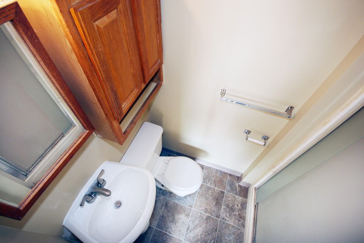 1727 Reaney Ave E - Photo 3 of 5