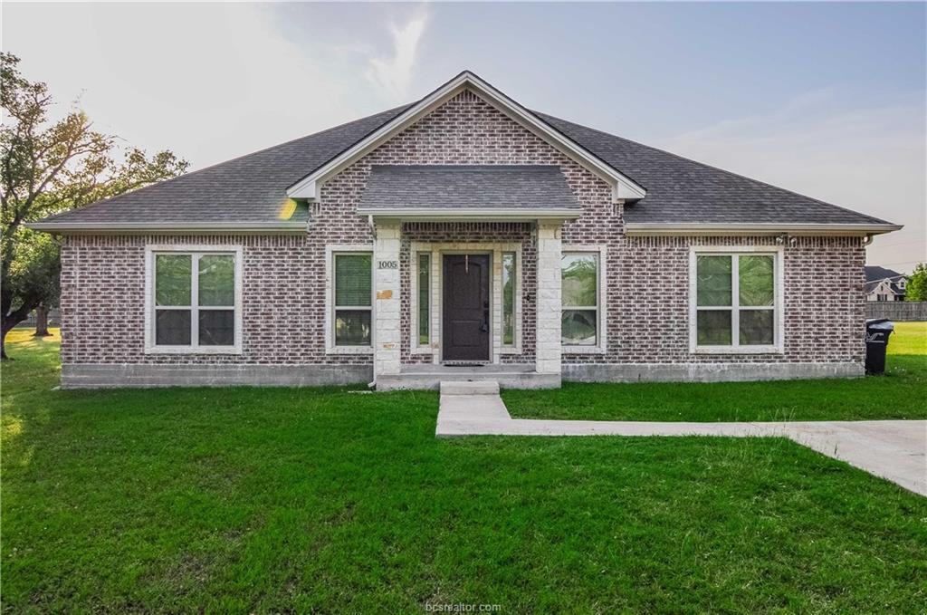 1005 Dominik Dr - Photo 2 of 25