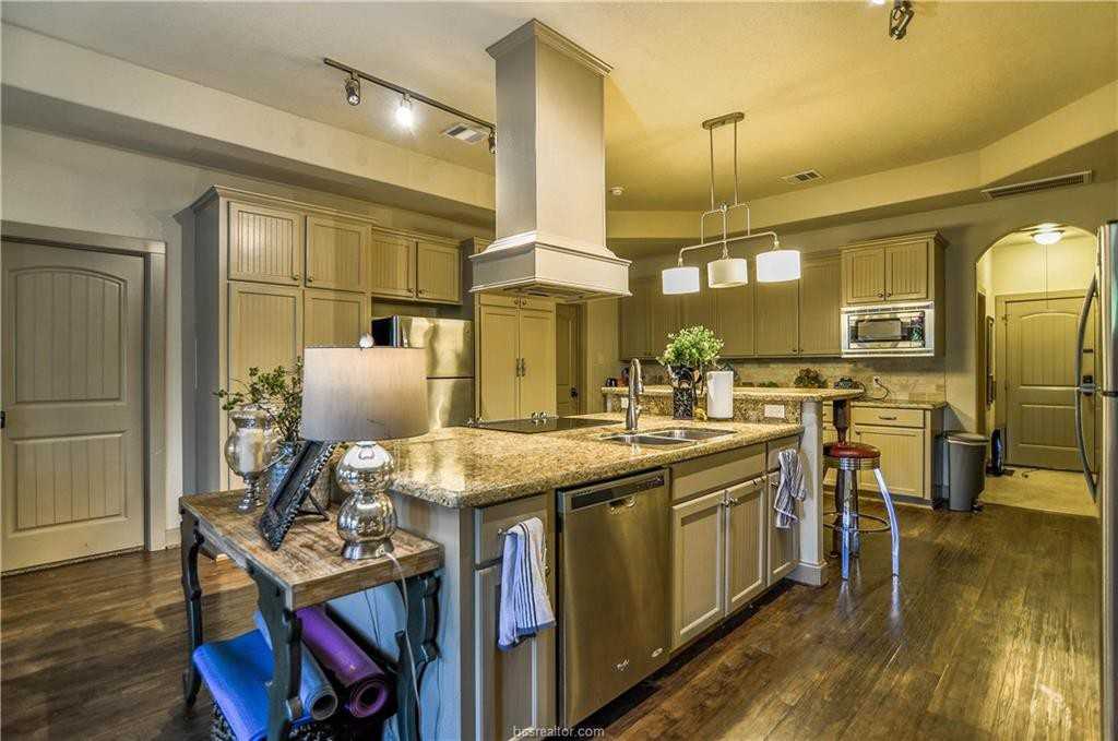 1005 Dominik Dr - Photo 3 of 25