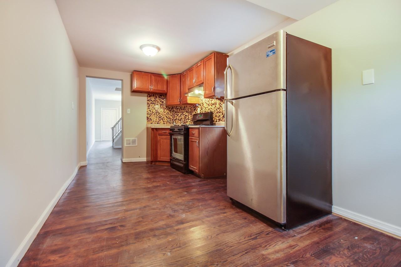 492 Genesee St - Photo 3 of 10