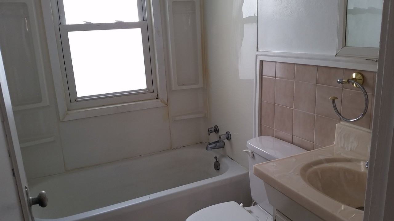 1636 E Moore St - Photo 3 of 5