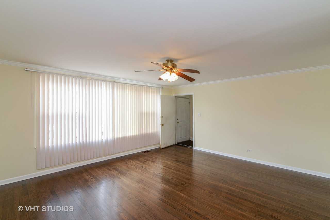 12409 S Green St #1 - Photo 2 of 10