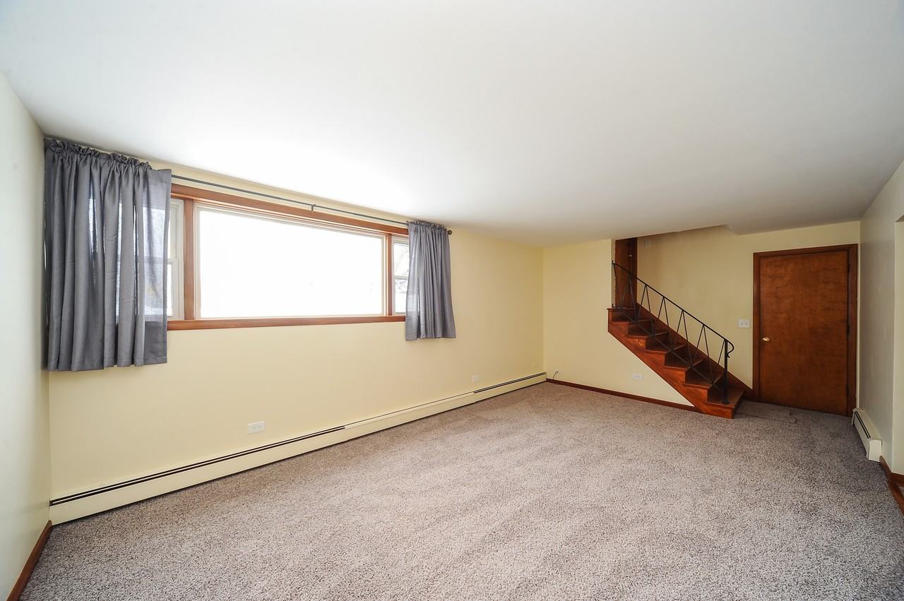 326 Washington Ave - Photo 2 of 9