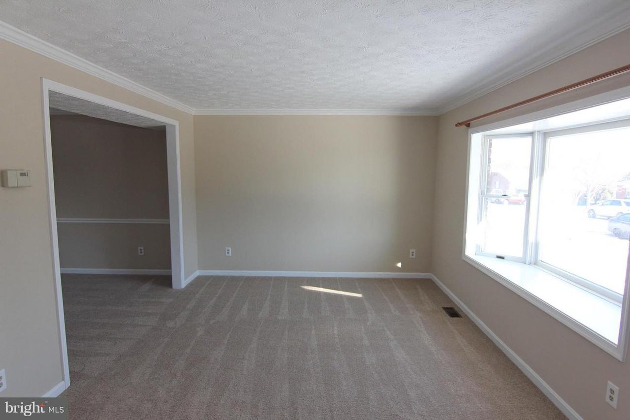 708 Wooddale Rd - Photo 2 of 32