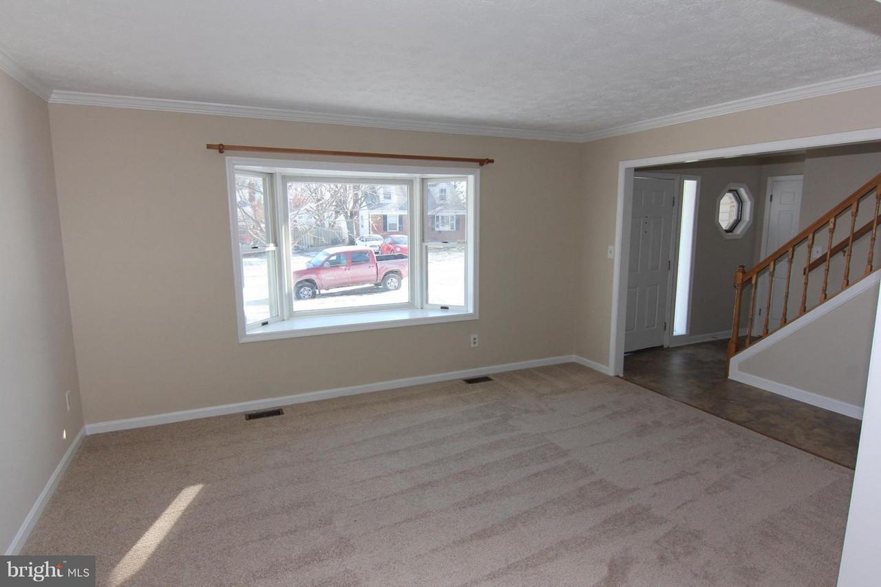 708 Wooddale Rd - Photo 3 of 32