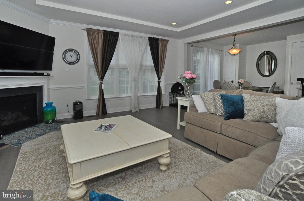 6157 Creekside Dr - Photo 3 of 20