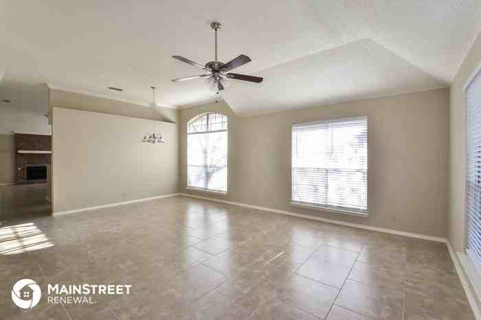 10743 Mustang Ridge - Photo 2 of 14