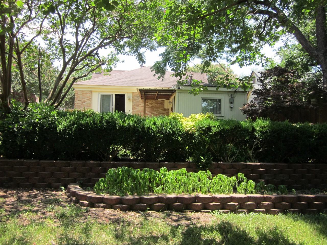 2815 Ivandell Avenue - Photo 3 of 8