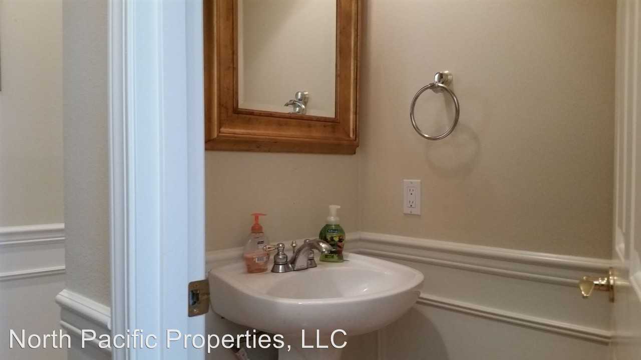 13105 NE 70th Dr - Photo 3 of 8