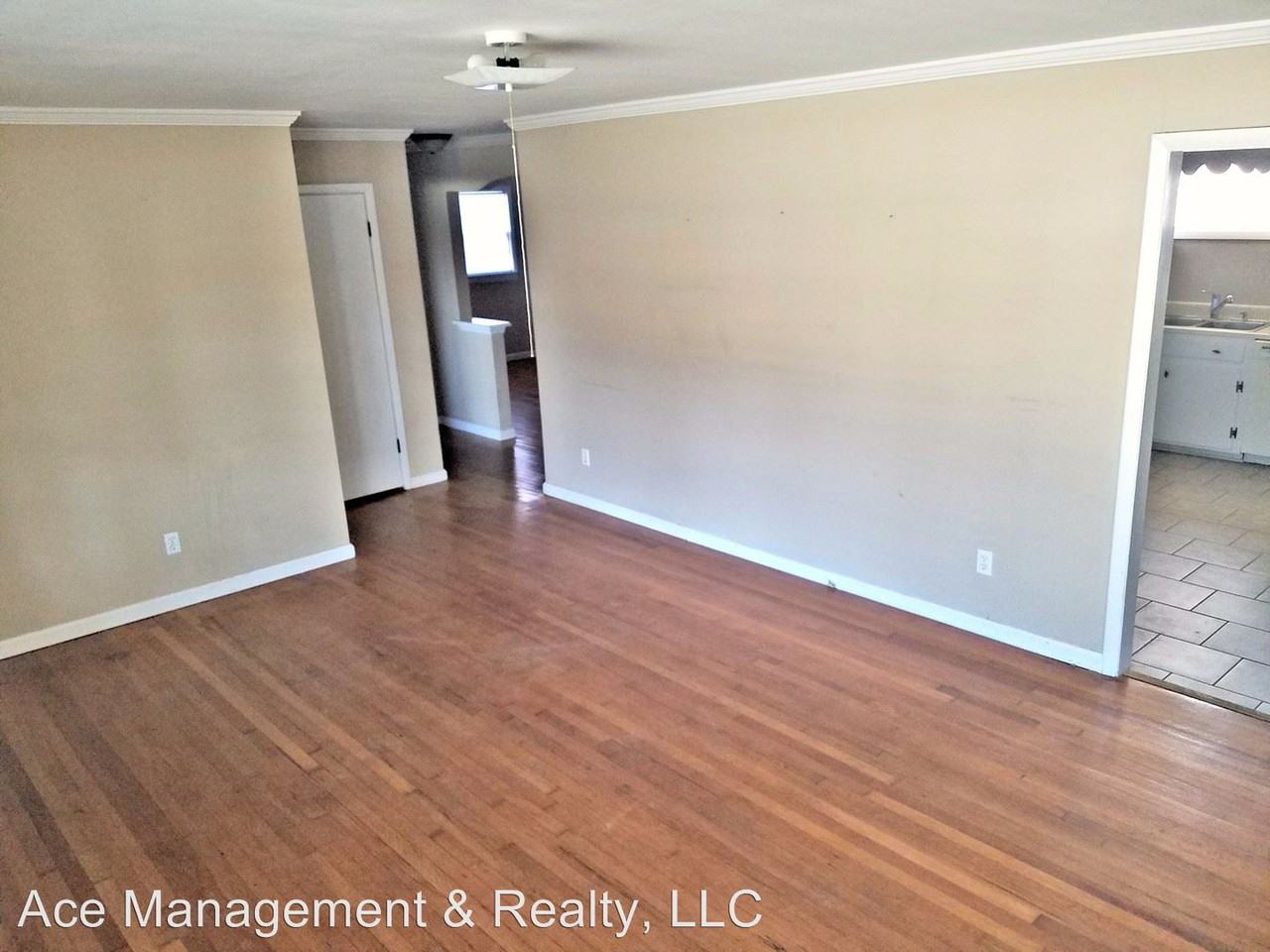 202 Lindsey Ln SW - Photo 2 of 8