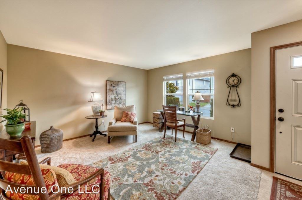 185 Glennwood Pl SE - Photo 2 of 15