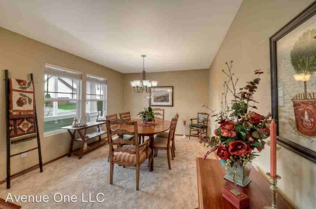 185 Glennwood Pl SE - Photo 3 of 15