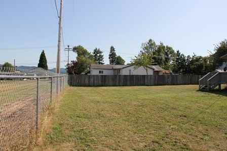 1422 Spruce St - Photo 3 of 15