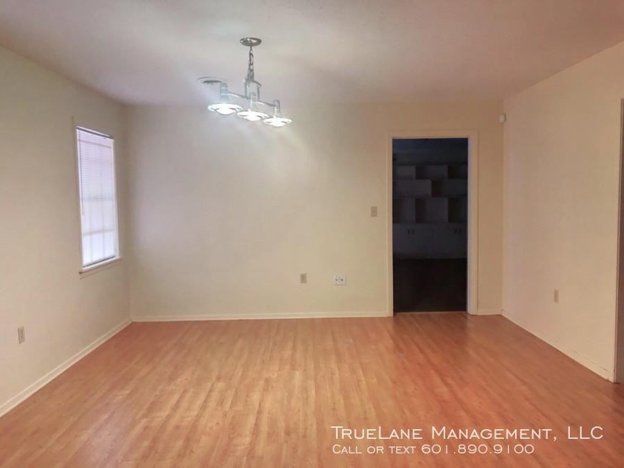 240 Sun Dr - Photo 2 of 8