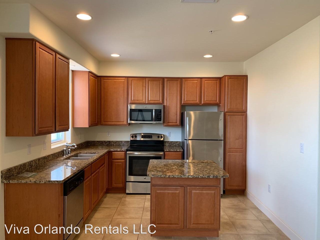 2344 Bella Vista Dr - Photo 3 of 9