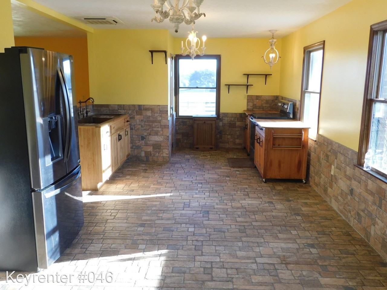 1373 Middlebrook Rd - Photo 3 of 47