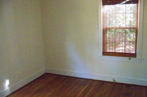 1049 Dixon Dr - Photo 2 of 13