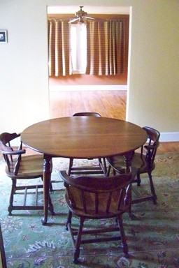 1049 Dixon Dr - Photo 3 of 13