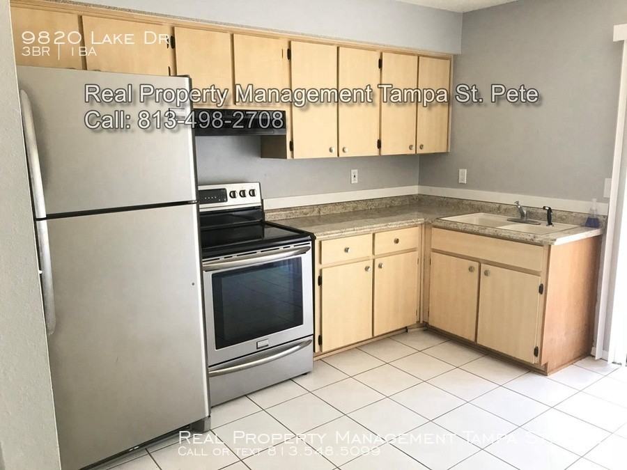 9820 Lake Dr - Photo 2 of 10